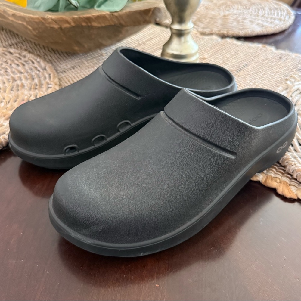 OOFOS OOCLOOG Unisex Slip On Clog Black
